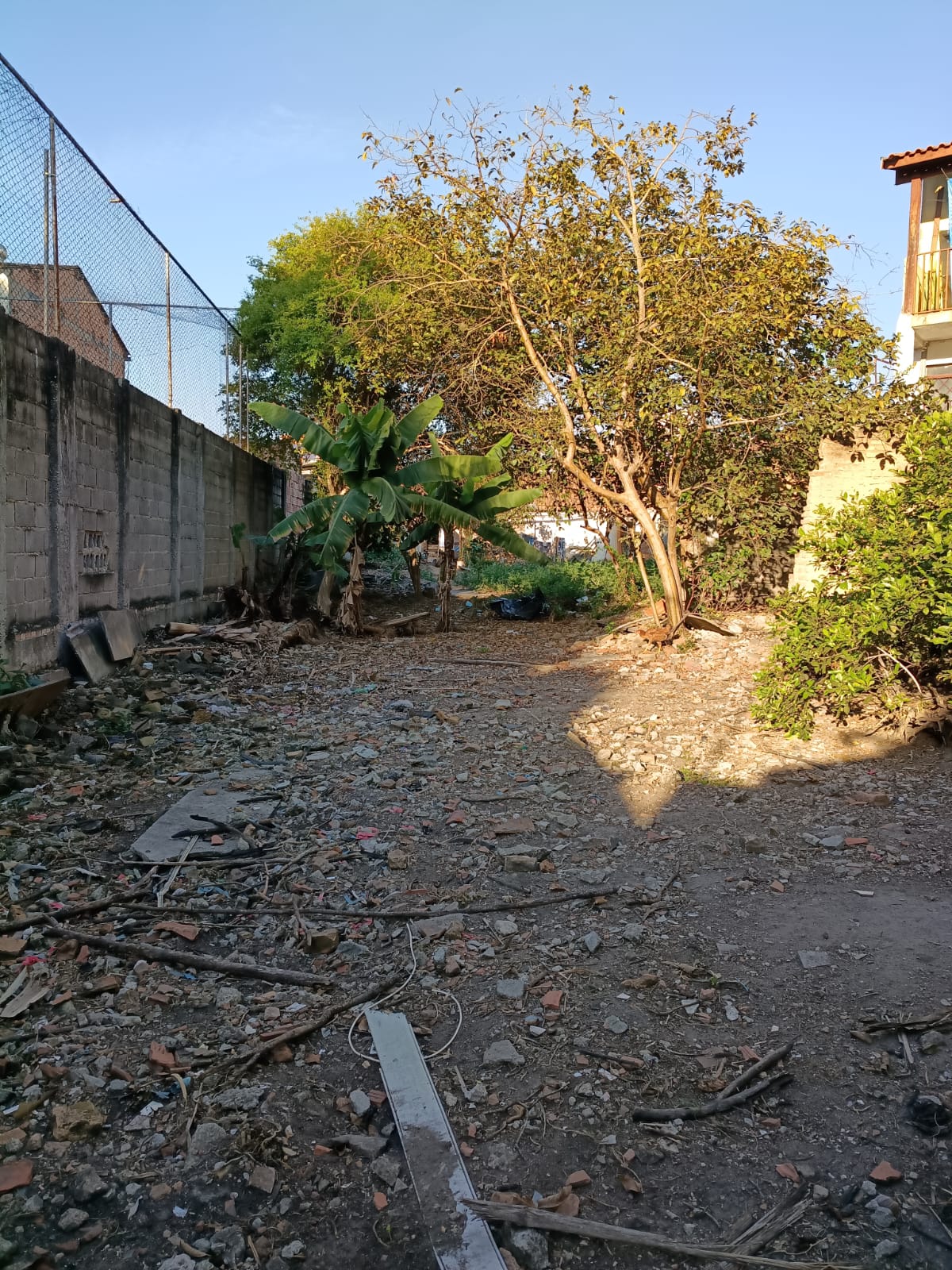 Terreno vazio em Chácara Galega, ideal para construir