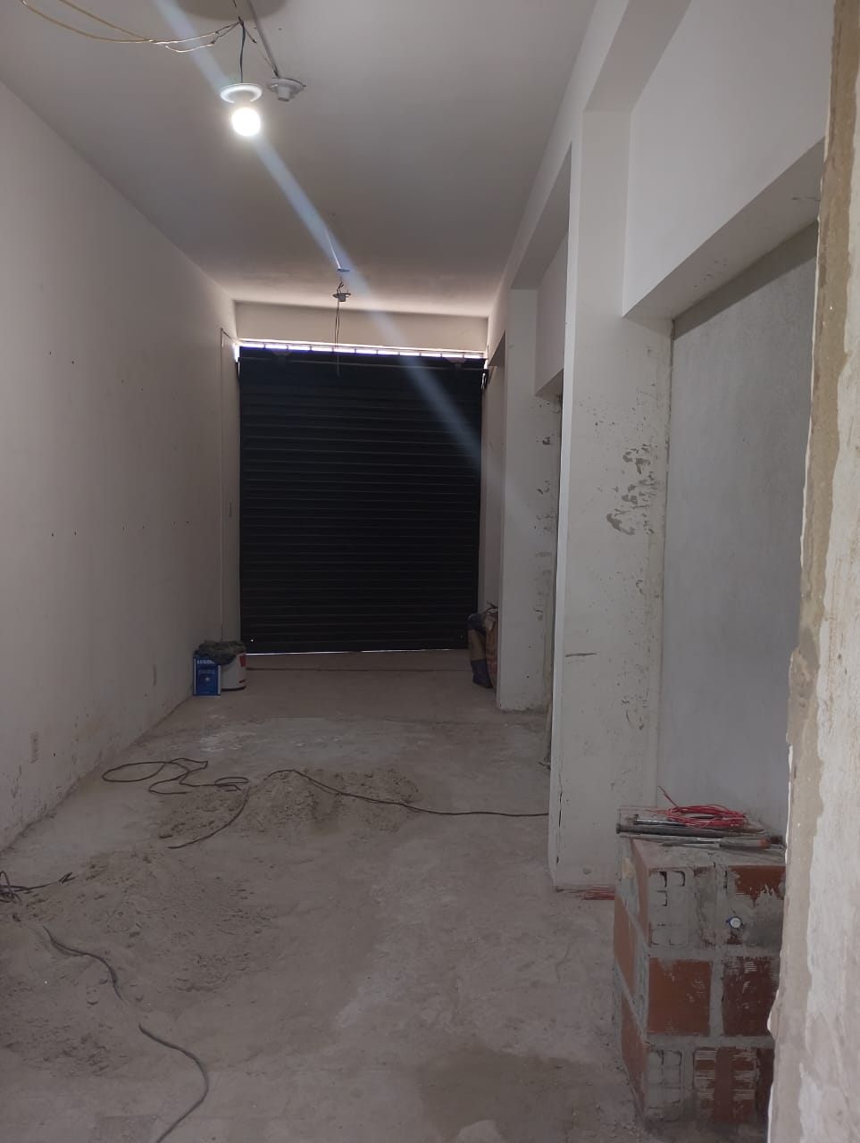 Salão comercial com quintal nos fundos em Jardim Cristina
